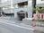 前面歩道から玄関を撮影