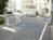 前面道路左側です