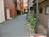 正面玄関は裏路地に面しています