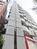 建てに伸びるエレベーター外壁