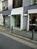 前面の歩道は、綺麗に舗装されています