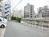 川沿いの遊歩道通り