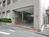 側面にある駐車場の入口です