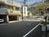 T字路を入った立地に建ちます