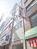 大通りに面した外観