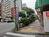 大通り沿いにあります
