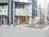 角地で分かりやすい正面玄関