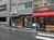 店舗の横に入口があります
