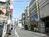 様々な店舗が立ち並ぶエリア
