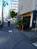 建物前の歩道