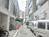 ビルの後方側の路地