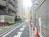 建物後方は細い路地になっております