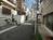 住宅街の中にございます