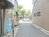 玄関前の路地