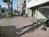 建物前の歩道