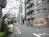 全面道路右側は桜田通りがあります