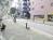 玄関前の幅広い歩道