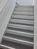 段差にマットが敷かれた階段