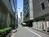 ビル脇の路地