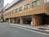 1階は駐車場と店舗