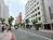 線路沿い、ファイヤー通りに面しています