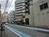 正面玄関前の道路です