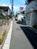 建物前の道