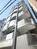 玄関前から見上げた外装