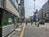 建物の前は横断歩道です