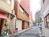 背面通り奥からの景観