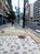 建物前の歩道