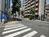 周辺には広々とした道路もあります