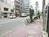 玄関前の綺麗に舗装された歩道