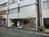 前面道路は、一方通行の道路です